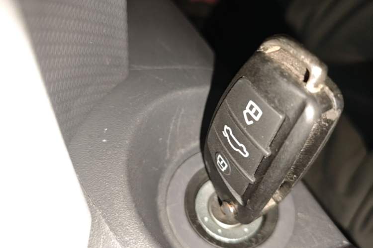 Used Chery QQ Ice Cream 2022 170km Sundae Phosphate Lithium-Ion Vehicle Key