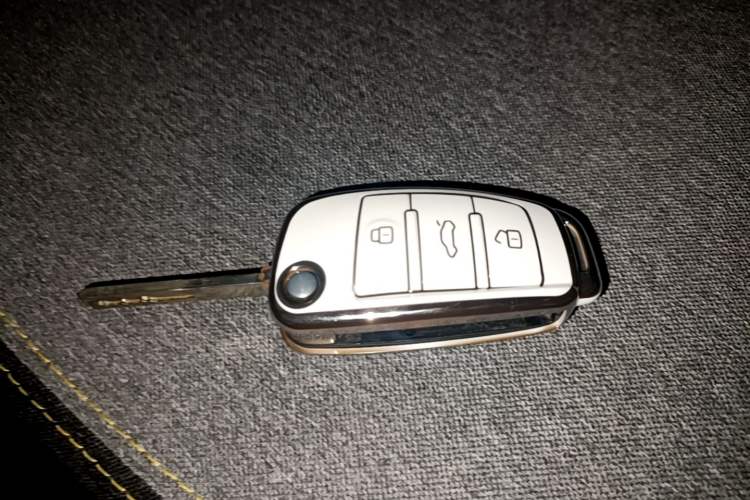 Used Chery QQ Ice Cream 2022 170km Sundae Phosphate Lithium-Ion Vehicle Key