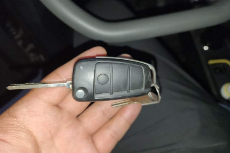 Used Chery QQ Ice Cream 2022 120km Conical Shape Lithium Iron Phosphate Vehicle Key