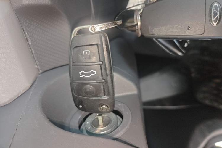 Used Chery QQ Ice Cream 2022 170km Sundae Phosphate Lithium-Ion Vehicle Key