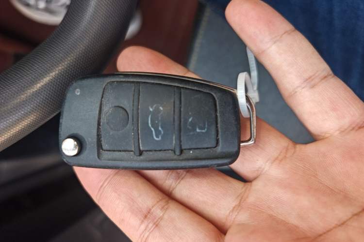 Used Chery QQ Ice Cream 2022 170km Sundae Phosphate Lithium-Ion Vehicle Key