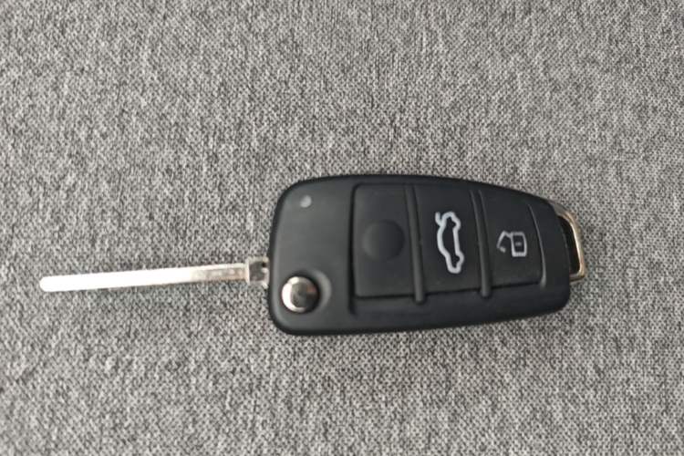 Used Chery QQ Ice Cream 2022 120km Conical Shape Lithium Iron Phosphate Vehicle Key