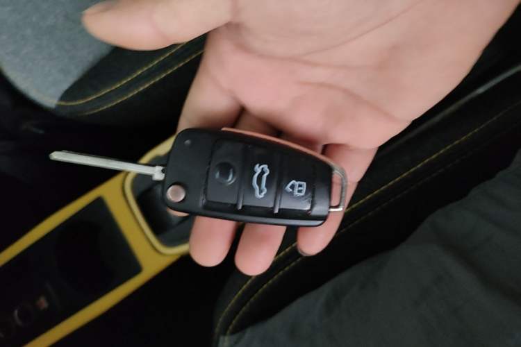 Used Chery QQ Ice Cream 2022 120km Milkshake Phosphate Lithium-Iron Vehicle Key