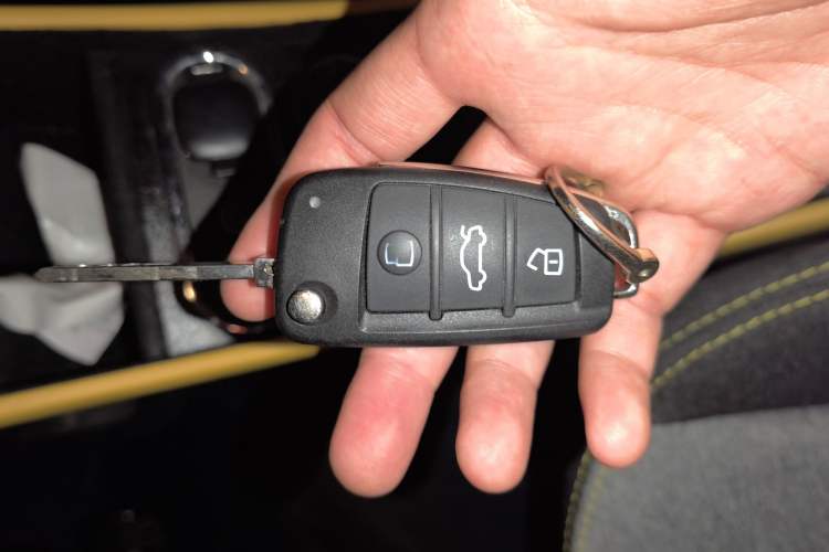 Used Chery QQ Ice Cream 2022 120km Conical Shape Lithium Iron Phosphate Vehicle Key