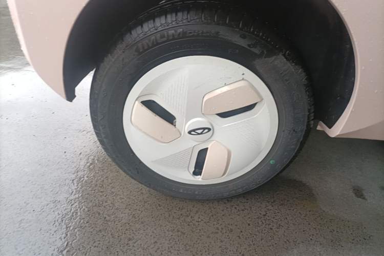 Used Chery QQ Ice Cream 2023 170km Milkshake – Lithium Iron Phosphate Exterior 5