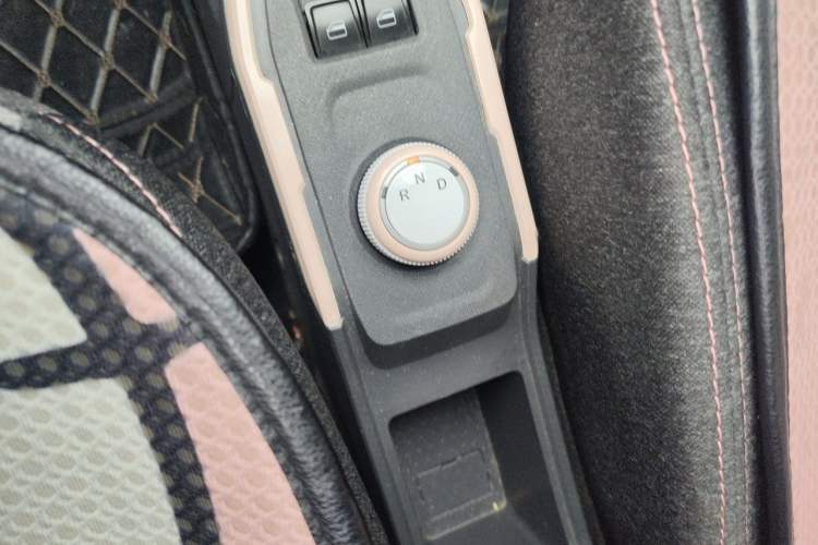 Used Chery QQ Ice Cream 2023 170km Milkshake – Lithium Iron Phosphate Gear Lever
