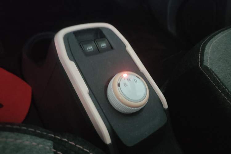 Used Chery QQ Ice Cream 2023 170km Milkshake – Lithium Iron Phosphate Gear Lever