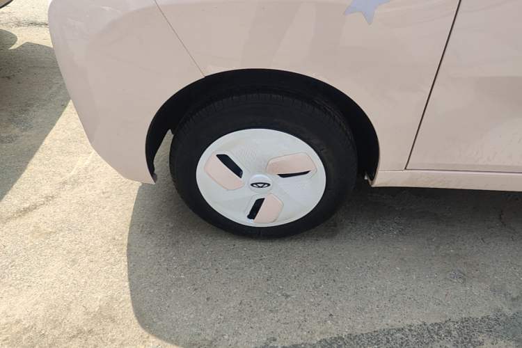 Used Chery QQ Ice Cream 2023 170km Milkshake – Lithium Iron Phosphate Left Front Wheel Hub
