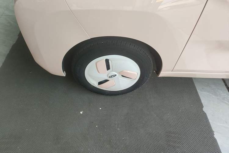 Used Chery QQ Ice Cream 2023 170km Milkshake – Lithium Iron Phosphate Left Front Wheel Hub