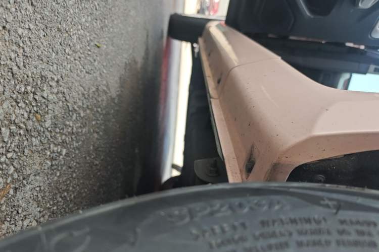 Used Chery QQ Ice Cream 2023 120km Ice Cream-Type Lithium Iron Phosphate Left Side Sill