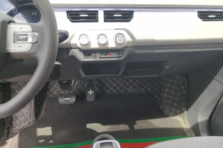 Used Chery QQ Ice Cream 2023 120km Ice Cream-Type Lithium Iron Phosphate Audio And AC Panel