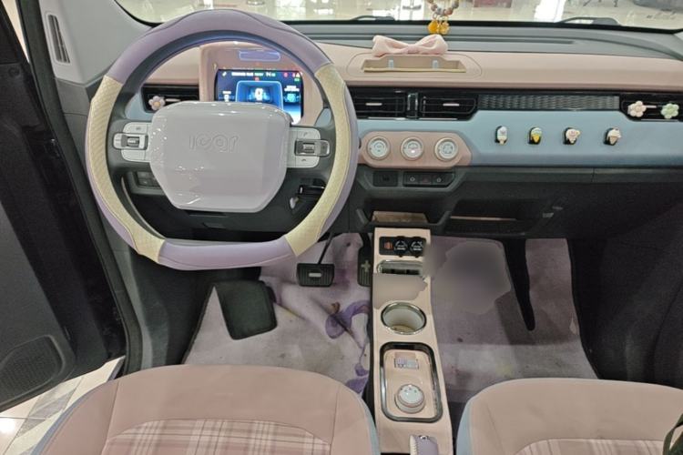 Used Chery QQ Ice Cream 2023 120km Ice Cream-Type Lithium Iron Phosphate Center Console