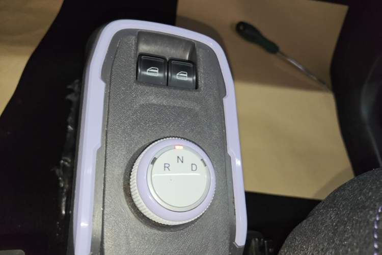 Used Chery QQ Ice Cream 2023 170km Milkshake – Lithium Iron Phosphate Gear Lever