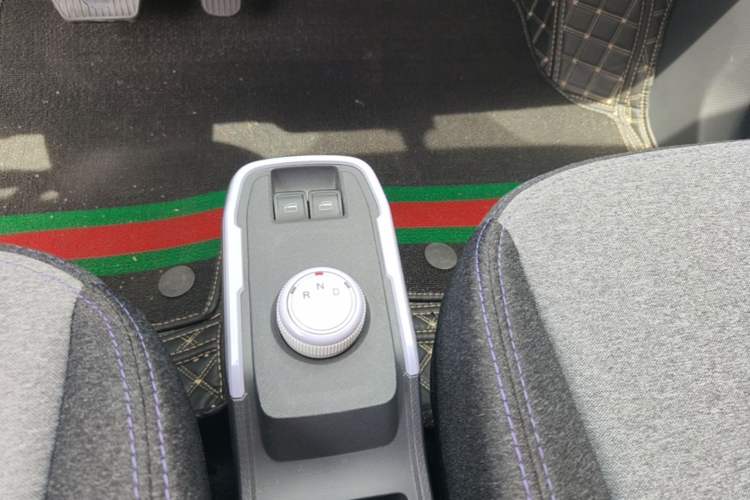 Used Chery QQ Ice Cream 2023 120km Ice Cream-Type Lithium Iron Phosphate Gear Lever