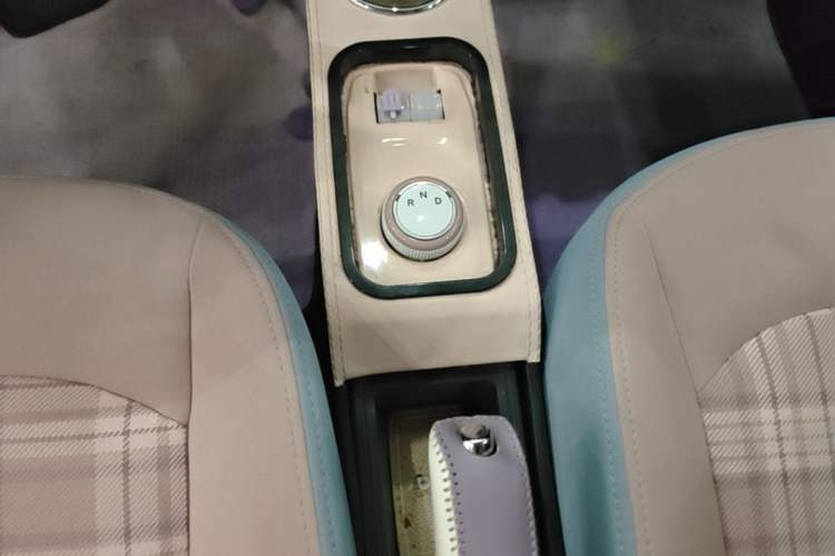 Used Chery QQ Ice Cream 2023 120km Ice Cream-Type Lithium Iron Phosphate Gear Lever