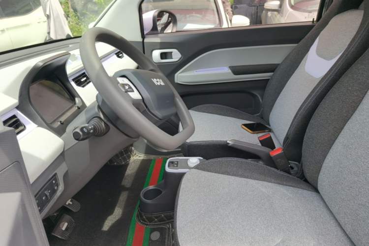 Used Chery QQ Ice Cream 2023 120km Ice Cream-Type Lithium Iron Phosphate Left Front Seat