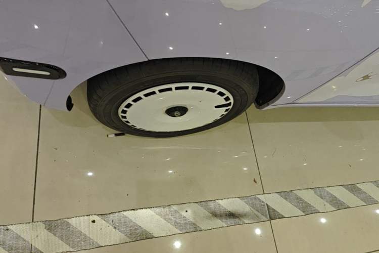 Used Chery QQ Ice Cream 2023 120km Ice Cream-Type Lithium Iron Phosphate Left Front Wheel Hub