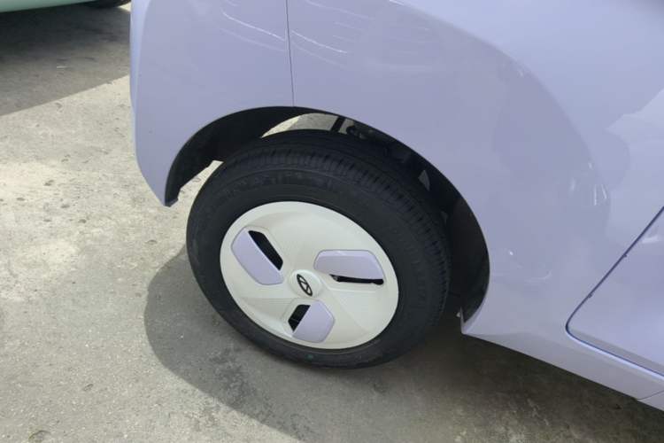 Used Chery QQ Ice Cream 2023 120km Ice Cream-Type Lithium Iron Phosphate Right Rear Wheel Hub