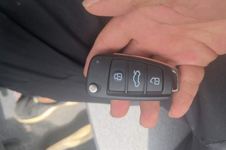 Used Chery QQ Ice Cream 2023 170km Milkshake – Lithium Iron Phosphate Vehicle Key