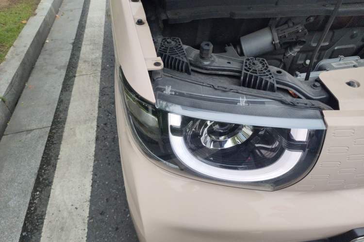 Used Chery QQ Ice Cream 2023 170km Milkshake – Lithium Iron Phosphate Right Front Headlight