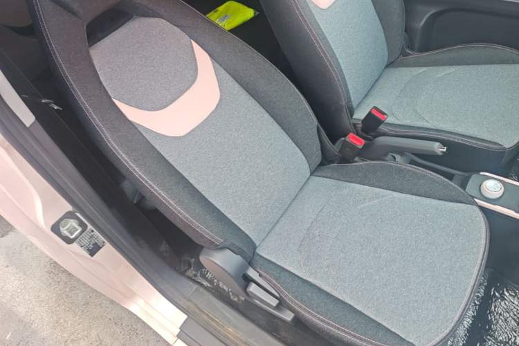 Used Chery QQ Ice Cream 2023 120km Ice Cream-Type Lithium Iron Phosphate Right Front Seat