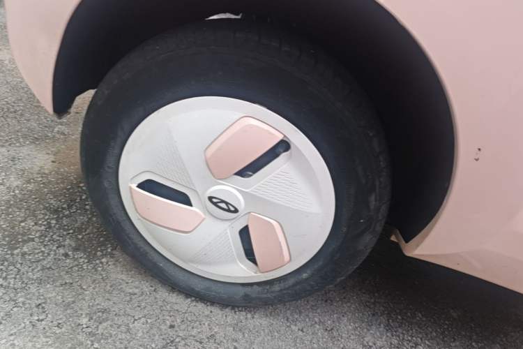 Used Chery QQ Ice Cream 2023 120km Ice Cream-Type Lithium Iron Phosphate Right Rear Wheel Hub