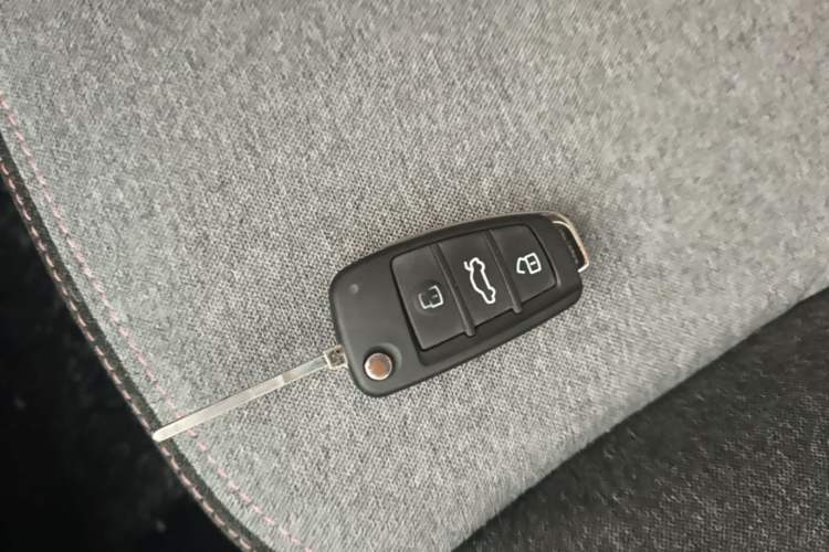 Used Chery QQ Ice Cream 2023 170km Milkshake – Lithium Iron Phosphate Vehicle Key