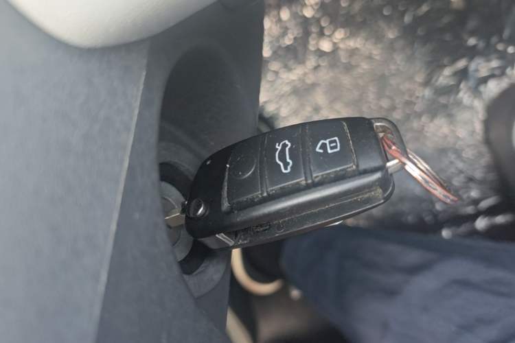 Used Chery QQ Ice Cream 2023 120km Ice Cream-Type Lithium Iron Phosphate Vehicle Key