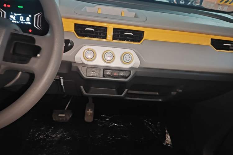Used Chery QQ Ice Cream 2023 170km Milkshake – Lithium Iron Phosphate Audio And AC Panel