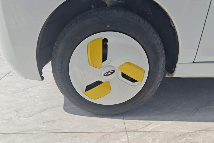 Used Chery QQ Ice Cream 2023 170km Milkshake – Lithium Iron Phosphate Exterior 4