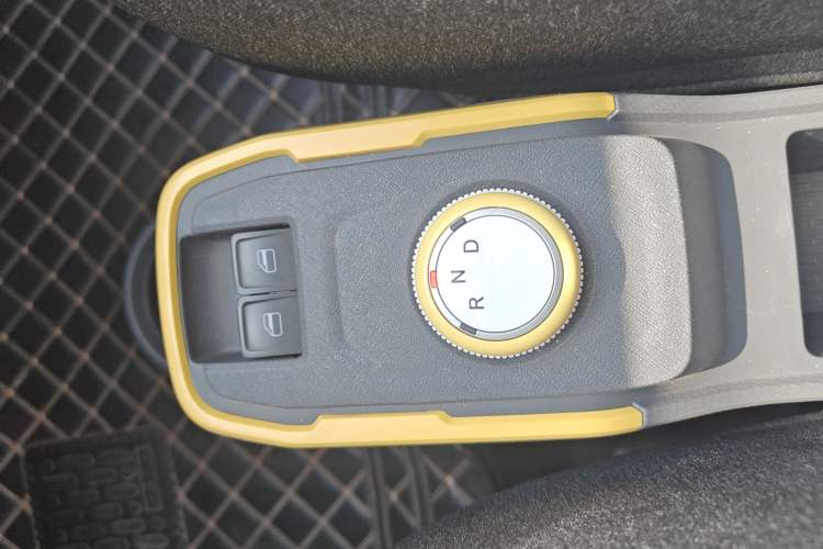 Used Chery QQ Ice Cream 2023 170km Milkshake – Lithium Iron Phosphate Gear Lever