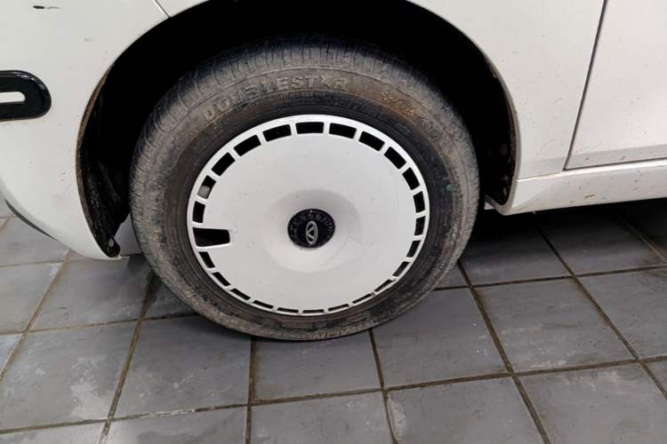 Used Chery QQ Ice Cream 2023 120km Ice Cream-Type Lithium Iron Phosphate Left Front Wheel Hub
