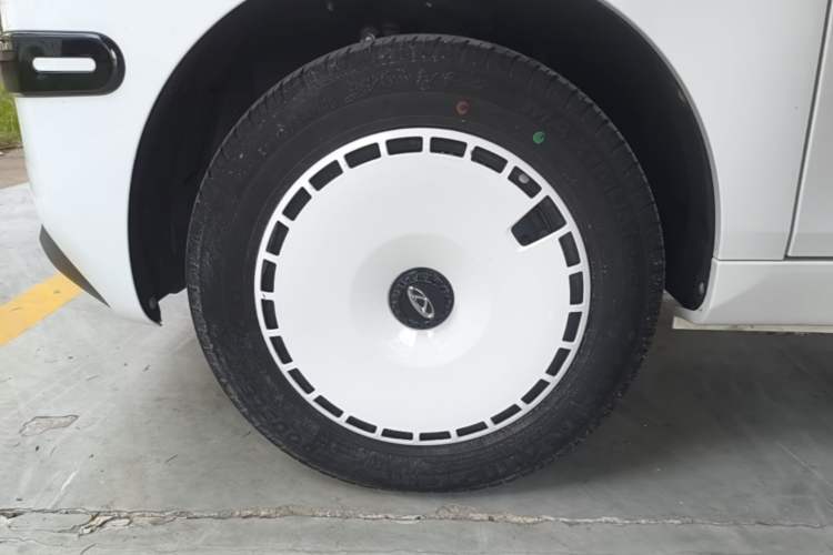 Used Chery QQ Ice Cream 2023 170km Milkshake – Lithium Iron Phosphate Left Front Wheel Hub