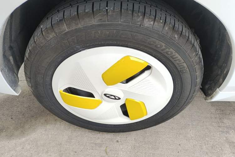 Used Chery QQ Ice Cream 2023 170km Milkshake – Lithium Iron Phosphate Left Front Wheel Hub