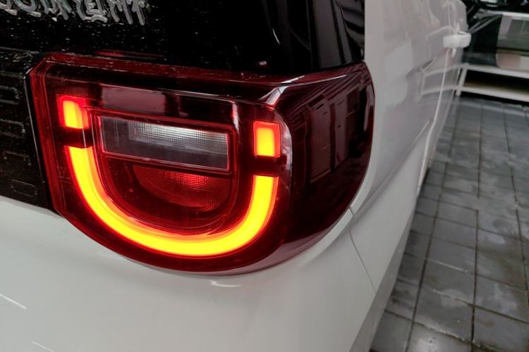 Used Chery QQ Ice Cream 2023 120km Ice Cream-Type Lithium Iron Phosphate Right Rear Taillight