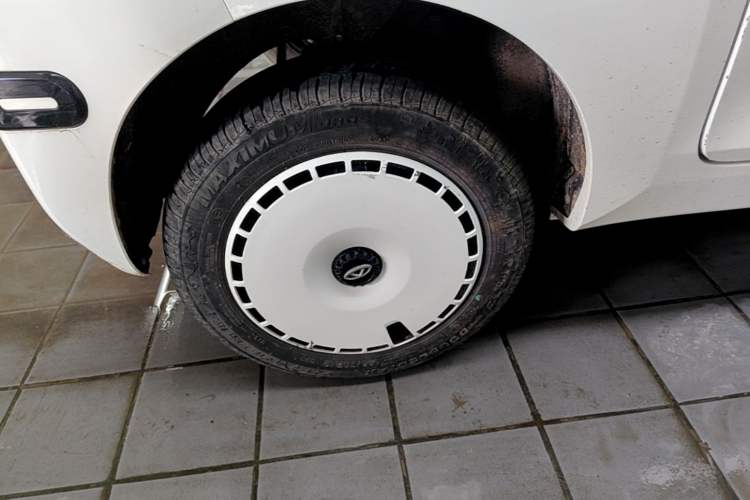 Used Chery QQ Ice Cream 2023 120km Ice Cream-Type Lithium Iron Phosphate Right Rear Wheel Hub