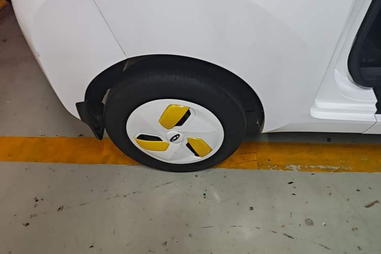 Used Chery QQ Ice Cream 2023 170km Milkshake – Lithium Iron Phosphate Right Rear Wheel Hub
