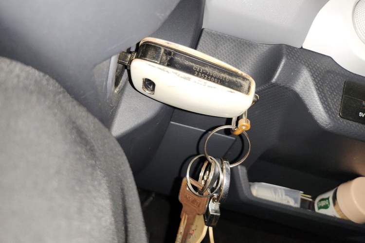 Used Chery QQ Ice Cream 2023 170km Milkshake – Lithium Iron Phosphate Vehicle Key