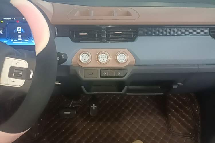 Used Chery QQ Ice Cream 2024 170km Sundae Audio And AC Panel