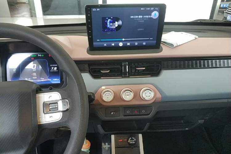 Used Chery QQ Ice Cream 2024 Edition Youth Version 205km Sundae Audio And AC Panel