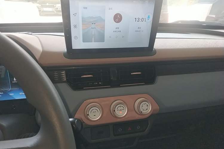Used Chery QQ Ice Cream 2024 Edition Youth Version 205km Sundae Audio And AC Panel