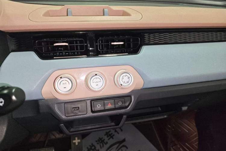 Used Chery QQ Ice Cream 2024 Restyled 170 km Sundae Audio And AC Panel