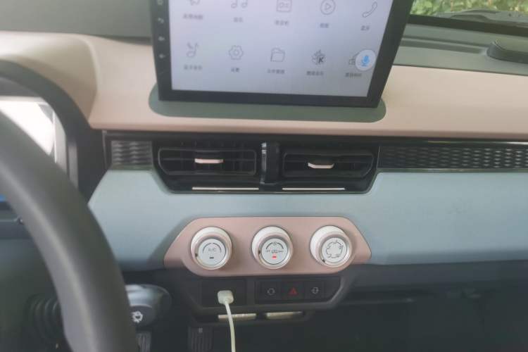 Used Chery QQ Ice Cream 2024 Edition Youth Version 205km Sundae Audio And AC Panel