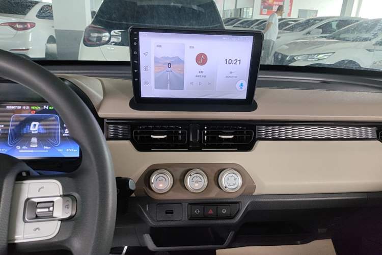 Used Chery QQ Ice Cream 2024 Edition Youth Version 205km Sundae Audio And AC Panel