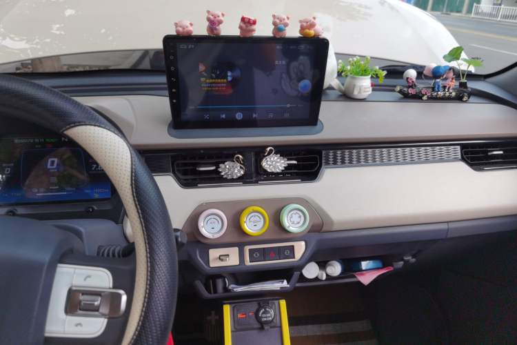 Used Chery QQ Ice Cream 2024 Edition Youth Version 205km Sundae Audio And AC Panel