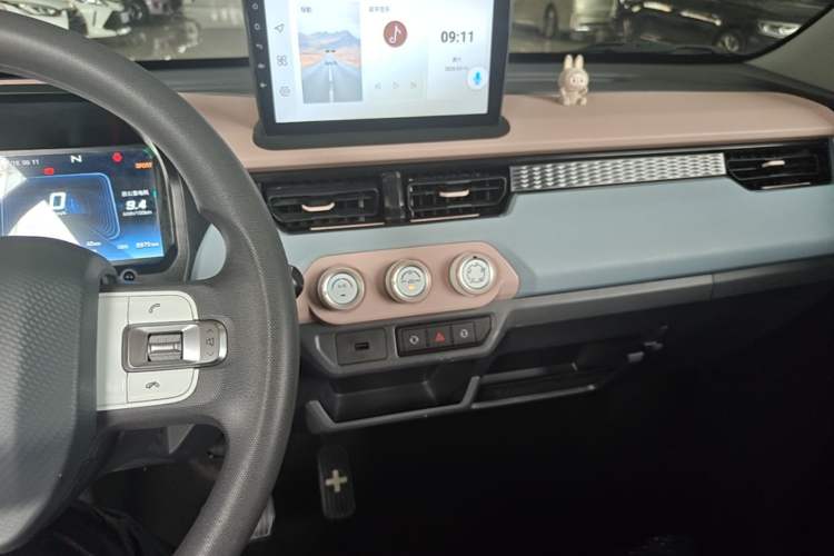 Used Chery QQ Ice Cream 2024 Edition Youth Version 205km Sundae Audio And AC Panel