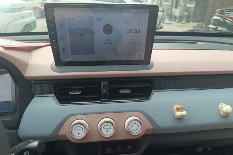 Used Chery QQ Ice Cream 2024 Edition Youth Version 205km Sundae Audio And AC Panel