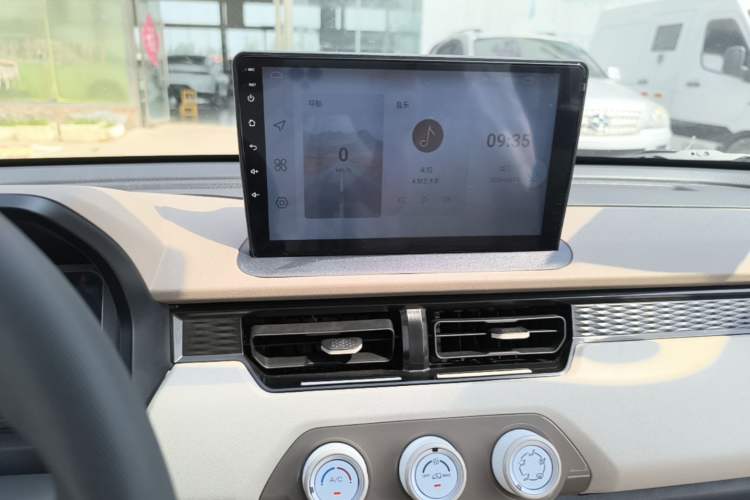 Used Chery QQ Ice Cream 2024 Youth Edition 205km Milkshake Audio And AC Panel