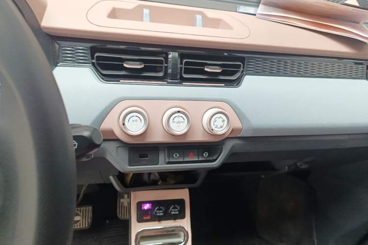 Used Chery QQ Ice Cream 2024 170km Sundae Audio And AC Panel