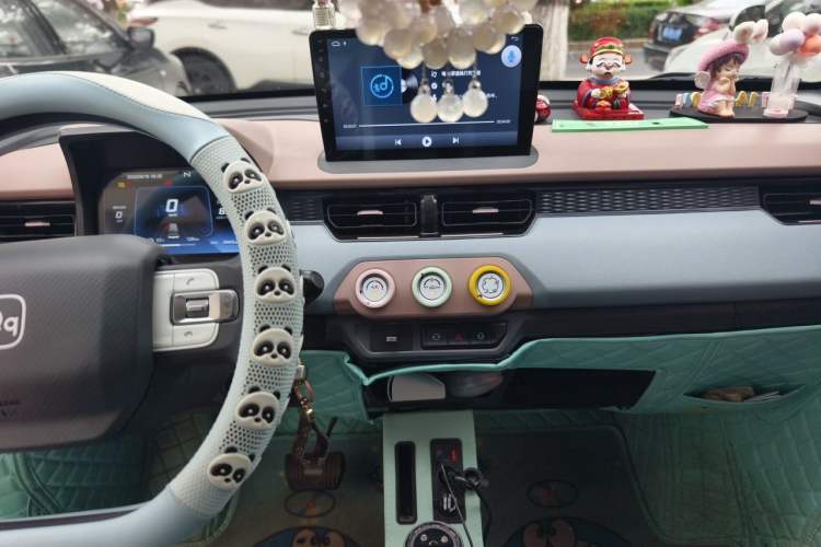 Used Chery QQ Ice Cream 2024 Edition Youth Version 205km Sundae Audio And AC Panel